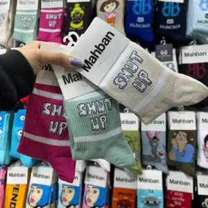 3 جفت جوراب ساقدار اسپرت طرح shut up در دست